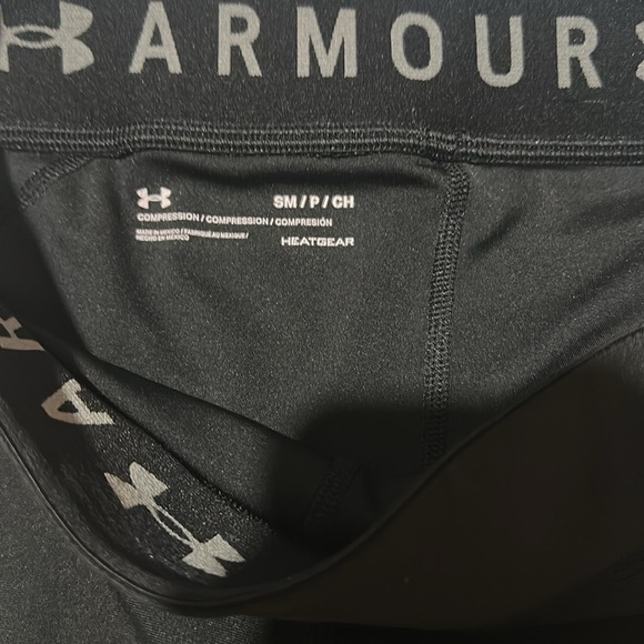 EUC Women’s Under Armour Heatgear Compression Shorts, Size - Picture 2 of 2